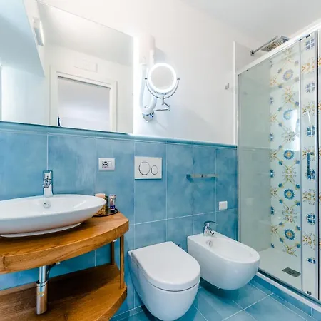 Beb Palazzo Mancini לינה וארוחת בוקר 4*