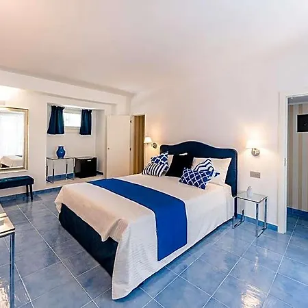 Beb Palazzo Mancini B&B 4*